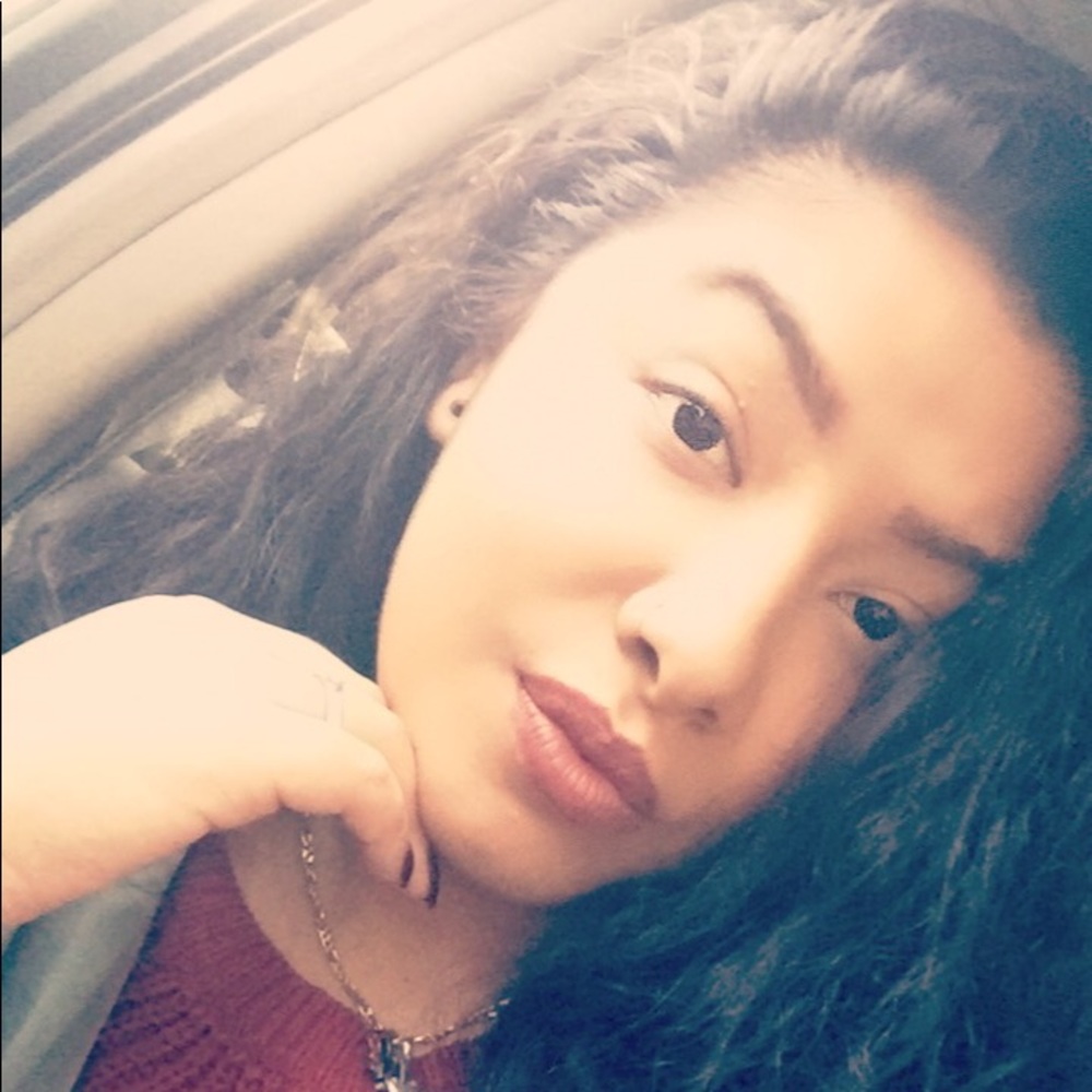 Meet your Posher, Andira